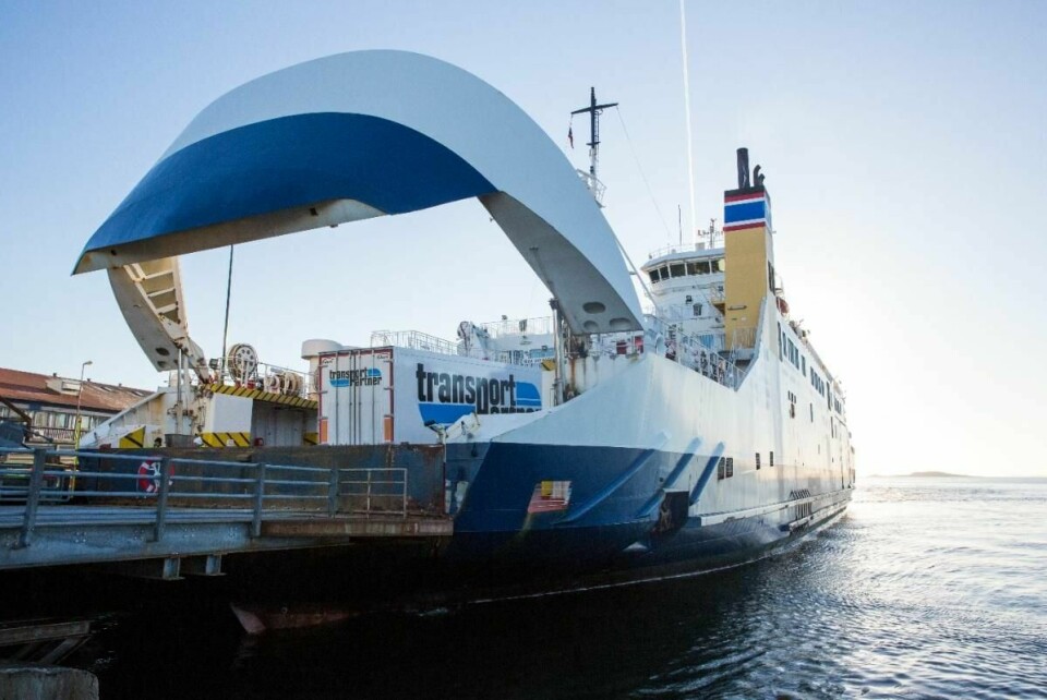 Bastø Fosen transporterer omlag 1,8 millioner kjøretøy og ca. 3,8 millioner mennesker per år.
