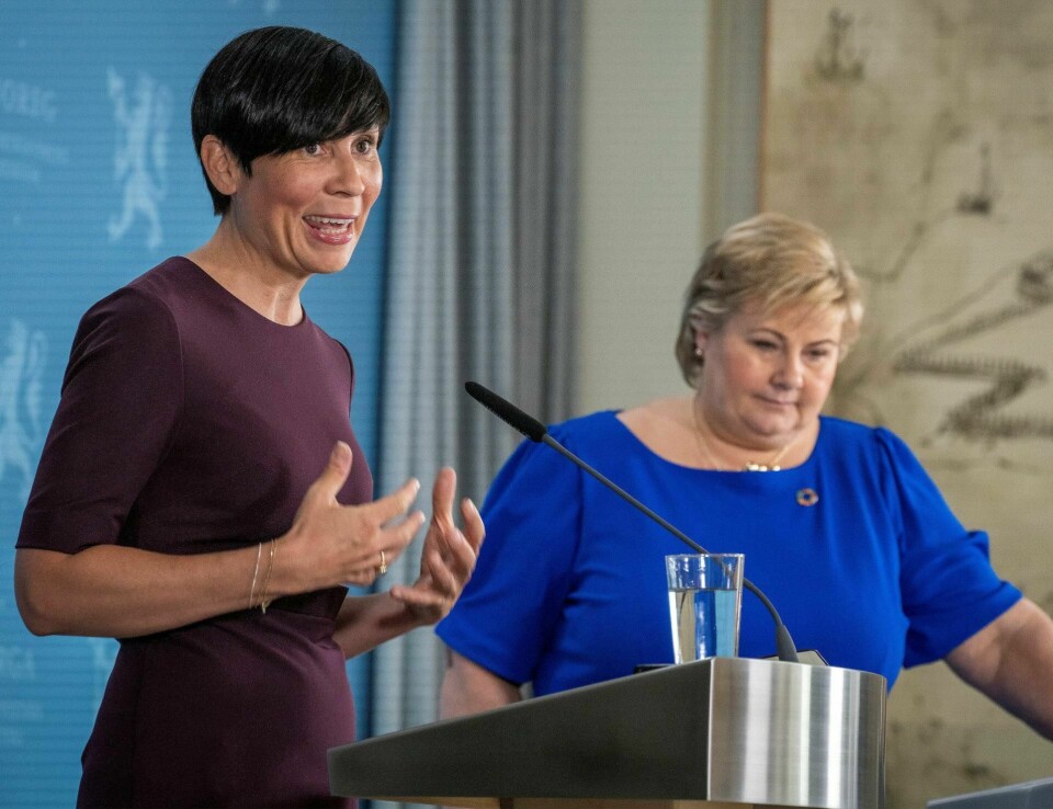 Det blir vanskelig å være Ole Brumm i sikkerhetsrådet – vi får rett og slett ikke både i pose og sekk, skriver artikkelforfatterne. Her holder statsminister Erna Solberg og utenriksminister Ine Eriksen Søreide pressekonferanse om at Norge er valgt inn som medlem av FNs sikkerhetsråd for perioden 2021–2022. Foto: Heiko Junge / NTB scanpix