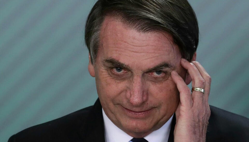 Jair Bolsonaro fikk positivt svar på sin siste koronatest. Under pandemien har han ofte opptrådt sammen med tilhengere uten munnbind og uten å holde avstand. Foto: Eraldo Peres / AP / NTB scanpix
