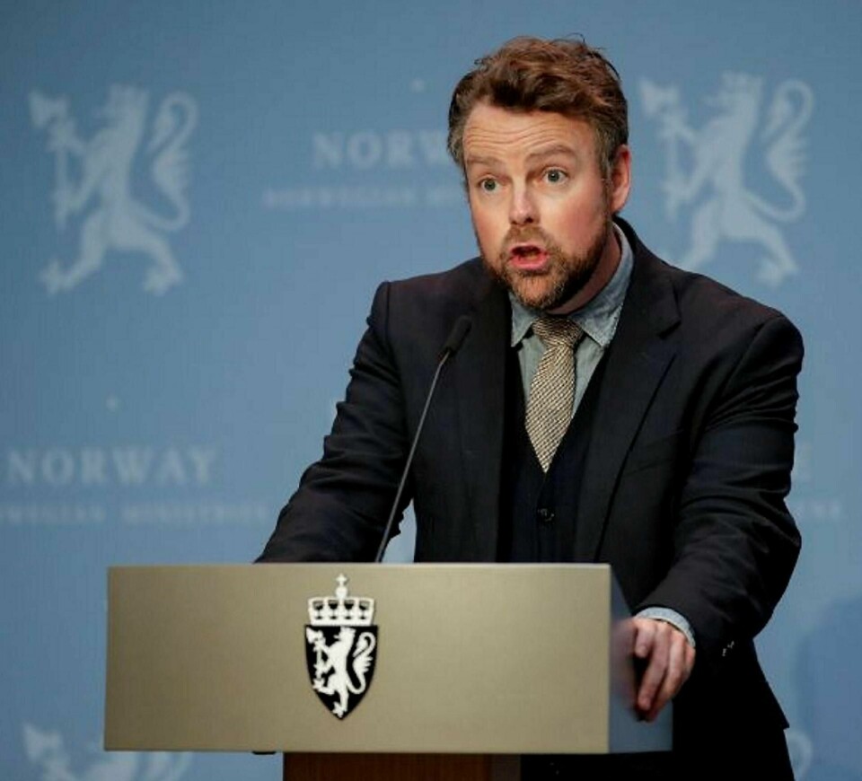 Torbjørn Røe Isaksen vil utvide aktivitetsplikt til å gjelde dem som er over 30 år, skriver innleggsforfatterne. Foto: Jil Yngland/NTB scanpix