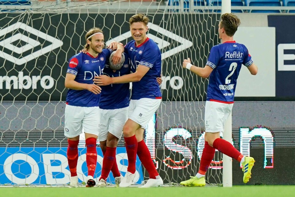 Bård Finne, Aron Dønnum, Benjamin Stokke og Christian Dahle Borchgrevink feirer scoring på Intility Arena mot Aalesund nylig. Foto: NTB scanpix