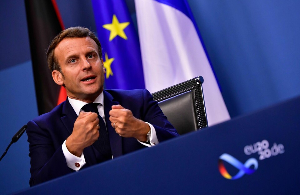 Frankrikes president Emmanuel Macron under pressekonferansen etter enigheten i Brussel tirsdag morgen. Foto: John Thys / Pool / AP / NTB scanpix