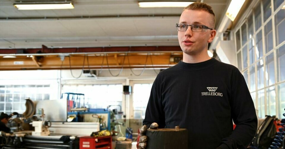 Martin Fiskum jobber på verkstedet hos Trelleborg. Han er 50 prosent permittert og synes at det er en grei løsning. Martin Fiskum jobber på verkstedet hos Trelleborg. Han er 50 prosent permittert og synes at det er en grei løsning.