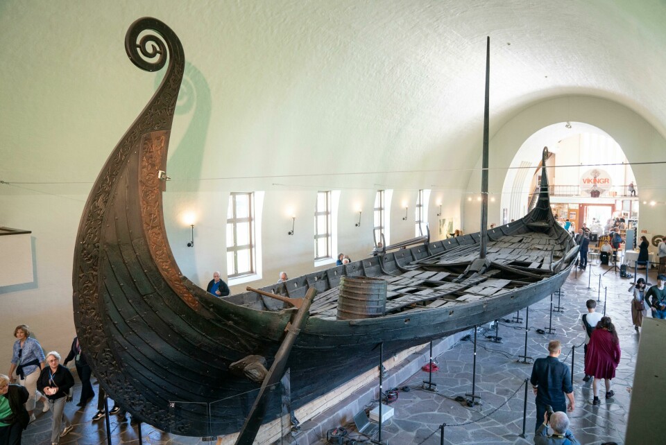 Osebergskipet fra år 820 ble gravd ut i 1904. Skipet stilles ut på Bygdøy sammen med de litt mindre spektakulære skipene Godstad og Tune, samt en rekke gjenstander fra vikingtiden. Museet blir vanligvis besøkt av over en halv million mennesker i året. Oslo 2019902. Regjeringen bevilger 35 millioner kroner til å starte bygging av nytt Vikingtidsmuseum på Bygdøy. Det ble offentliggjort på en pressekonferanse mandag.Foto: Håkon Mosvold Larsen / NTB scanpix