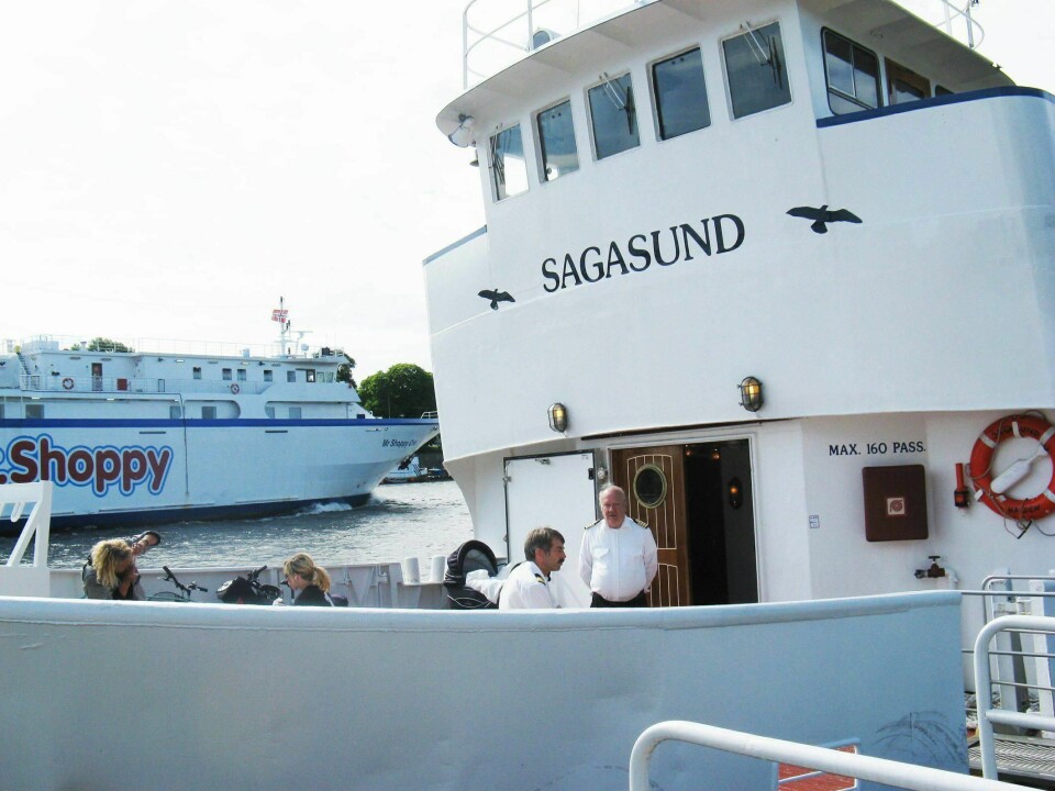 LANDFAST PÅ FEMTE MÅNEDEN: Ingen vet når 'traden' Fredrikstad-Strömstad kan tas opp igjen. Inntil videre ligger M/S Sagasund til kai i Bohuslän-byen.