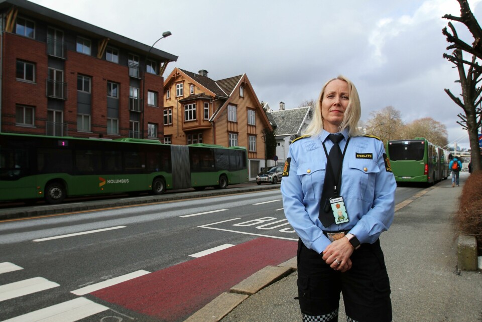 Politioverbetjent Kathrine Rotseth Sæland, leder for forebyggende avsnitt i Stavanger, liker ikke utviklingen der ungdommer raner andre ungdommer. Foto: Arne Birkemo Politioverbetjent Kathrine Rotseth Sæland, leder for forebyggende avsnitt i Stavanger, liker ikke utviklingen der ungdommer raner andre ungdommer. Foto: Arne Birkemo