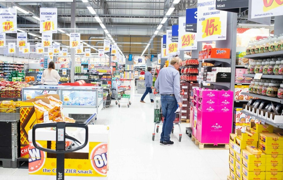 Svenskene ventet storinnrykk av handlende nordmenn før helga før bl.a. Värmland igjen blir rødt og krever karantene. Men nordmennen kom aldri. Her fra Charlottenberg shoppingcenter tidligere i sommer.