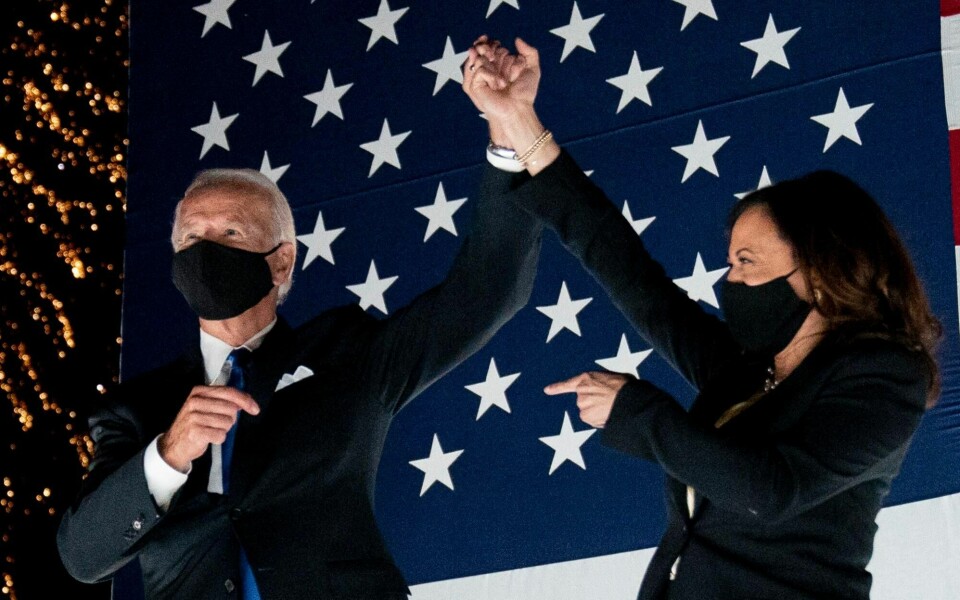 Demokratenes presidentkandidat og visepresidentkandidat, Joe Biden og Kamala Harris, under landsmøtets siste dag i et konferansesenter i Wilmington.