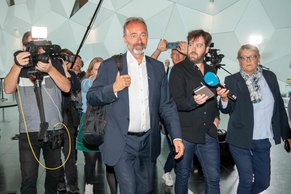 Trond Giske ankommer Trøndelag Arbeiderparti sitt fylkesårsmøte på Clarion Hotel og Congress Trondheim lørdag. Dagen før ble det kjent at Marit Bjerkås blir innstilt som ny leder og at Giske gir seg i politikken.