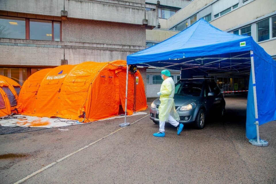 Det skal opprettes testsentre flere steder i byen. Her er drive-in-testing på Aker sykehus. Det skal opprettes testsentre flere steder i byen. Her er drive-in-testing på Aker sykehus.