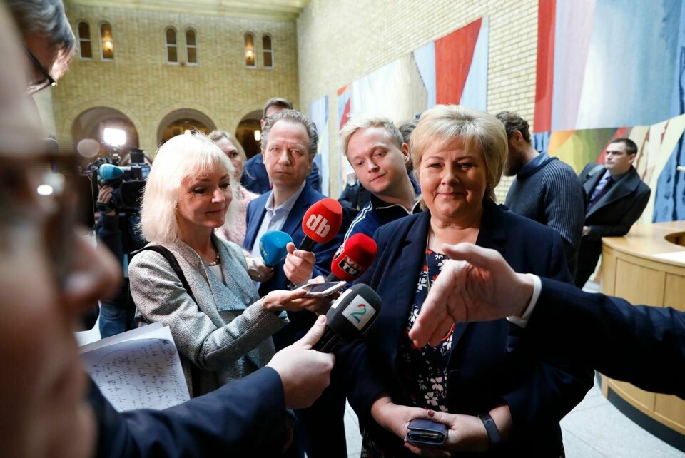 I mars i fjor ble statsminister Erna Solberg oppfordret til å beklage sine uttalelser om teaterstykket 'Ways of seeing', noe hun ikke ville. Da daværende justisminister Tor Mikkel Wara ble tiltalt i saken fikk hun spørsmål fra NTB om huin ville beklage uttalelsene sine, men heller ikke da ville hun beklage. Foto: Gorm Kallestad/NTB scanpix