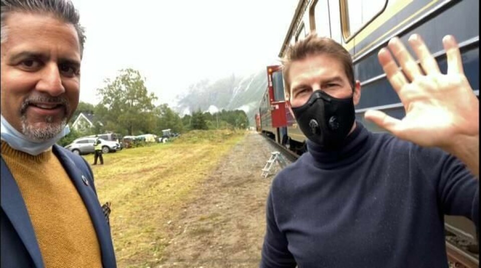 Kulturminister Abid Raja (t.v.) spilte tirsdag inn en videohilsen sammen med skuespiller Tom Cruise, som er i Romsdalen for å spille inn den sjuende filmen i «MIssion: Impossible»-serien. Foto: Kulturdepartementet / NTB