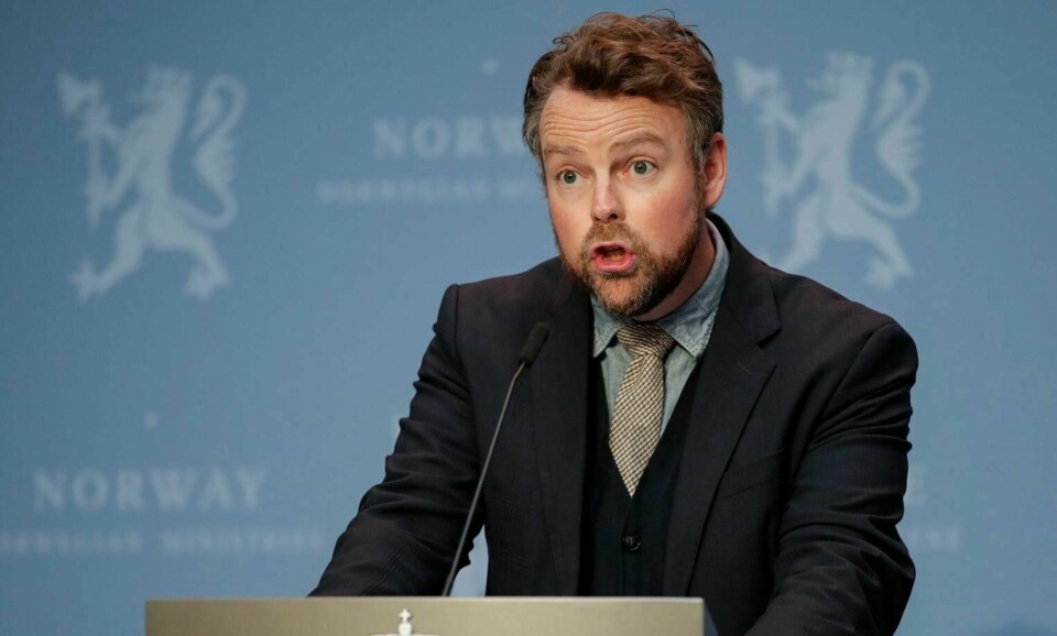 Regjeringen styrker innsatsen mot arbeidslivskriminalitet. – Vi sender på høring et forslag som inkluderer innføring av straffebestemmelser for lønnstyveri og skjerpet straffansvar for arbeidslivskriminalitet, sier arbeidsminister Torbjørn Røe Isaksen (H).