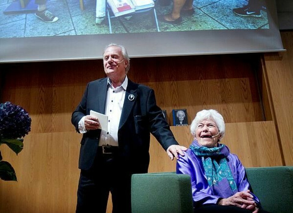 Ingrid Espelid Hovig med biograf Ingar Sletten Kolloen ved lanseringen av biografien 'Ingrid', 2013 Ingrid Espelid Hovig med biograf Ingar Sletten Kolloen ved lanseringen av biografien 'Ingrid', 2013