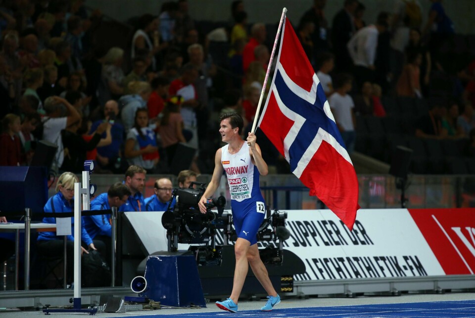 Henrik Ingebrigtsen utroper lillebror Jakob til favoritt på 5000 meter etter EM-gullet på 1500 meter fredag. Foto: Ørn Borgen / NTB scanpix