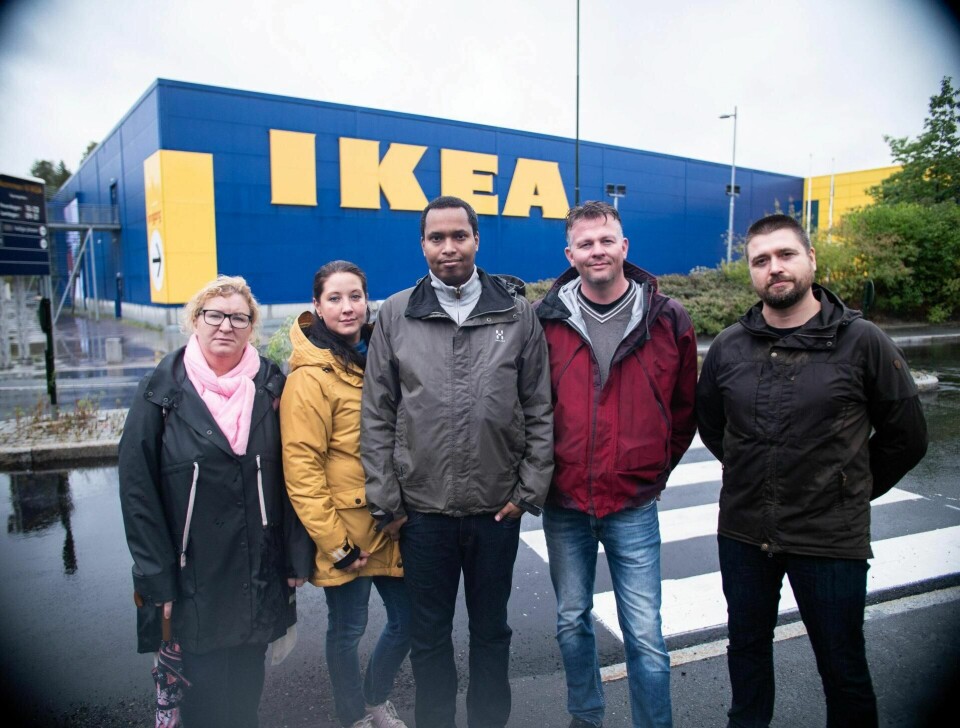 Ikea-tilsette markerte søndag motstand mot søndagsopent kundesenter. Frå venstre: Klubbnestleiar på kundesenteret Alejandra Berg, tillitsvalt i klubben på kundesenteret Kateryna Igoreva, hovudtillitsvalt i konsernklubben Fawsi Adem, hovudtillitsvalt i klubben på kundesenteret Paal Flatabø og John Thomas Suhr, avdelingsleiar i Oslo/Akershus Handel og Kontor.