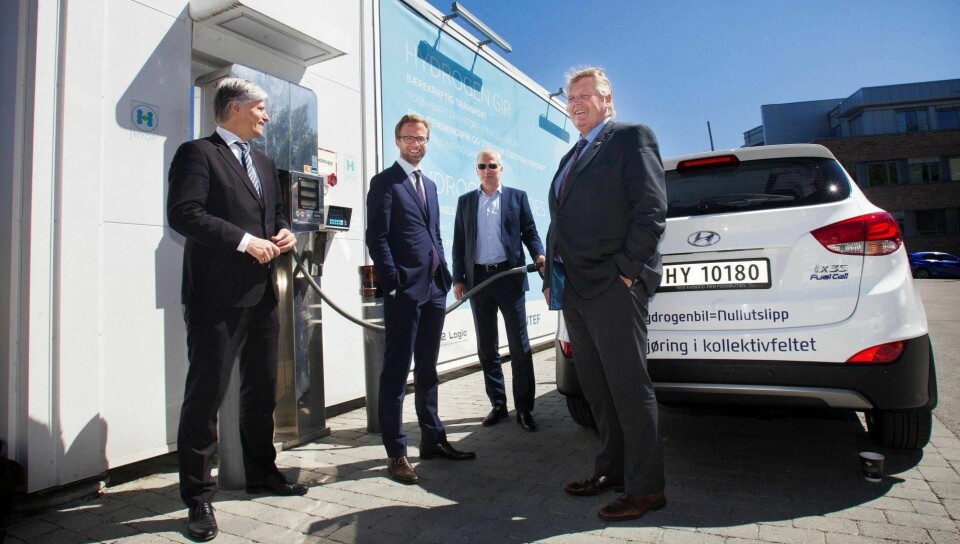 – Målsettingen er 50.000 hydrogenbiler i løpet av ti år, sa Venstres Ola Elvestuen (t. v.) da han i juni 2016 varslet «et landsdekkende nettverk av hydrogenstasjoner» sammen med Høyres Nikolai Astrup, Frps Øyvind Korsberg og KrFs Hans Fredrik Grøvan. Mer enn to år senere er Elvestuen fortsatt 49.880 biler og svært mange stasjoner unna dette målet.