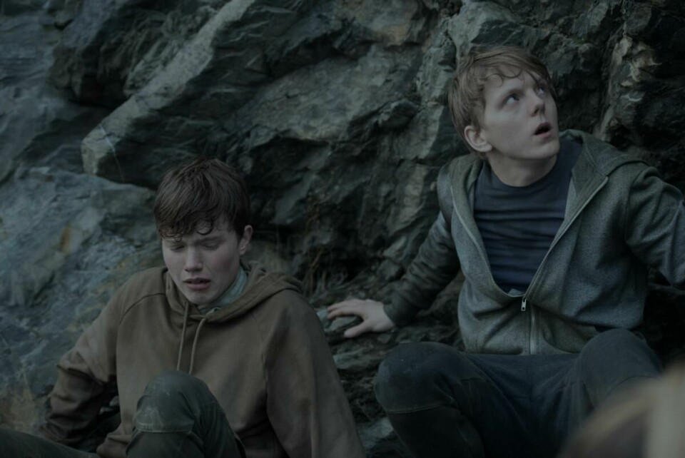 Scene fra Paul Greengrass' film om 22. juli-terroren. Her Jonas Strand Gravli (til høyre) og Isak Bakli Agle i rollene som brødrene Viljar og Torje Hanssen. Scene fra Paul Greengrass' film om 22. juli-terroren. Her Jonas Strand Gravli (til høyre) og Isak Bakli Agle i rollene som brødrene Viljar og Torje Hanssen.