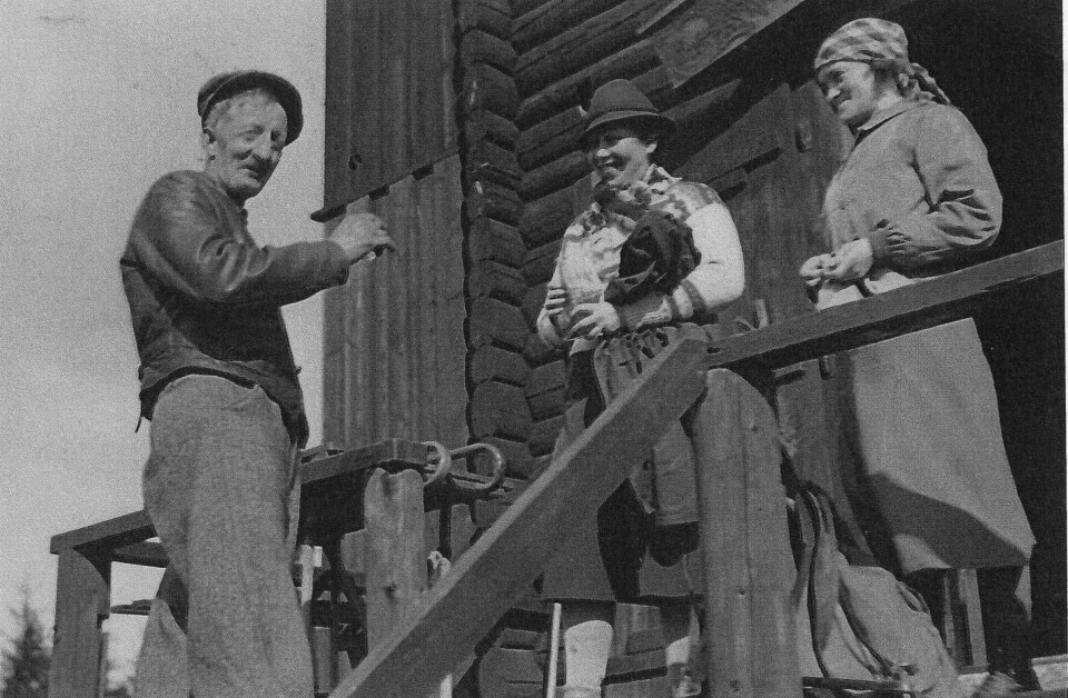 Påske: Birger Blanktvannsbråten, Hjørdis Stranger og hushjelpen Agnes fra Bega, i påsken 1938 Påske: Birger Blanktvannsbråten, Hjørdis Stranger og hushjelpen Agnes fra Bega, i påsken 1938