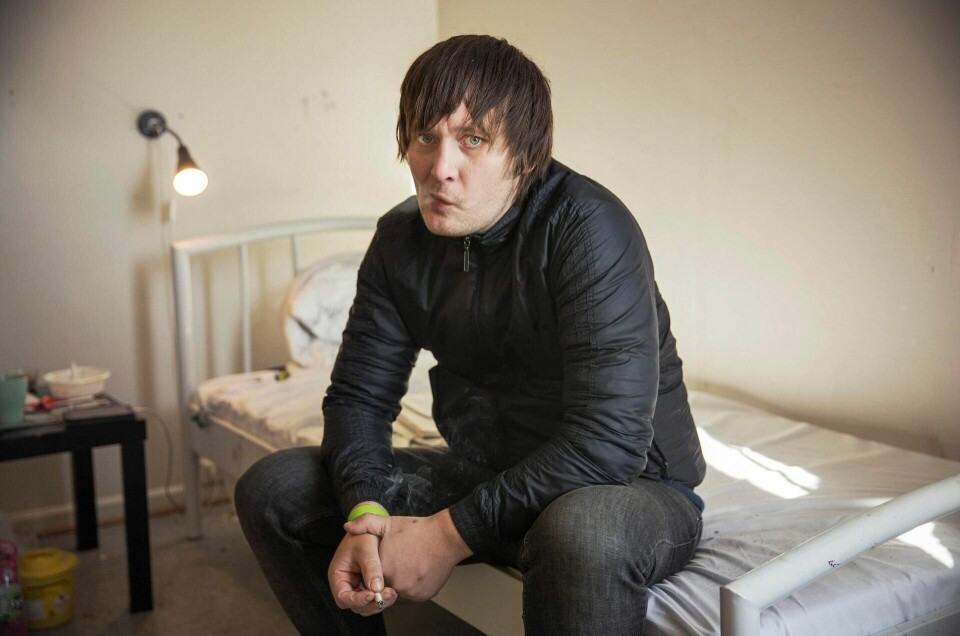 Benny (36) har ikke hatt mat i kjøleskapet så lenge han har bodd på hospitset. – All kred til politikerne for å fremme den saken, men jeg har ekstremt lite fokus på det. Det er veldig langt nede på lista over hva de fleste her trenger hjelp til.