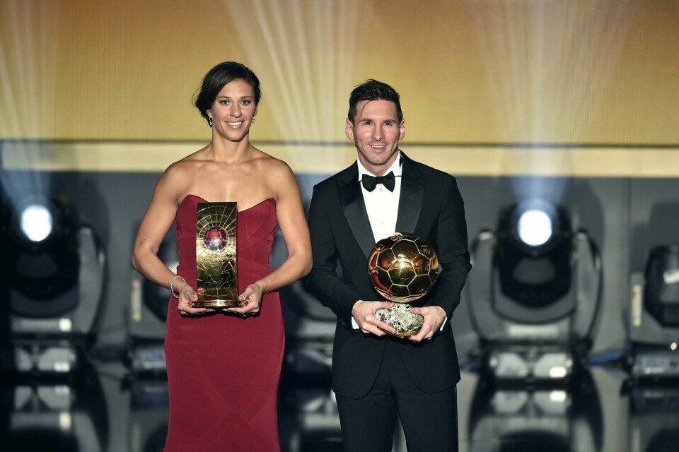 Carli Lloyd og Lionel Messi fikk gullballene for 2015. Som ventet. FOTO: NTB SCANPIX