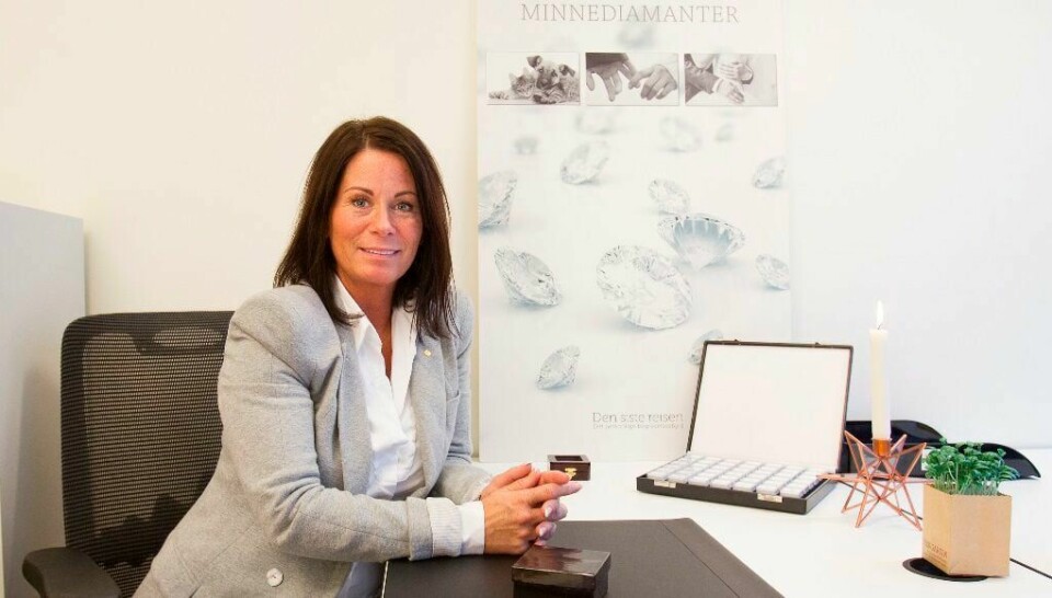 Pia Cyrén i Den Siste Reisen tilbyr en digital begravelsesplanlegger og å lage diamanter av dine kjære. FOTO: ARNE OVE BERGO