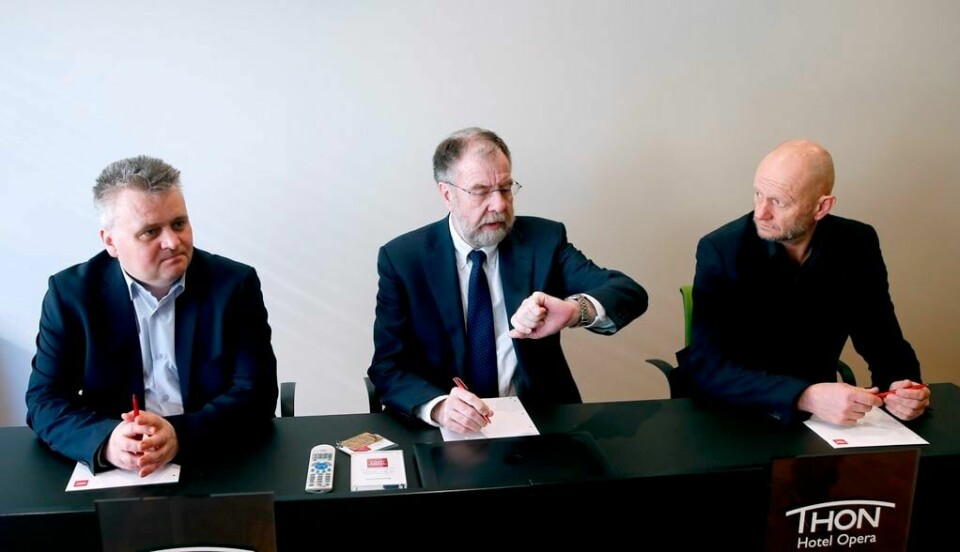 Riksmekler Nils Dalseide vil nå innlede en periode med tvungen mekling mellom Fellesforbundets leder Jørn Eggum (t.v.) og Norsk Industris administrerende direktør Stein Lier-Hansen (t.h.) med mål om å få i havn årets frontfagsoppgjør. FOTO: VIDAR RUUD/NTB SCANPIX