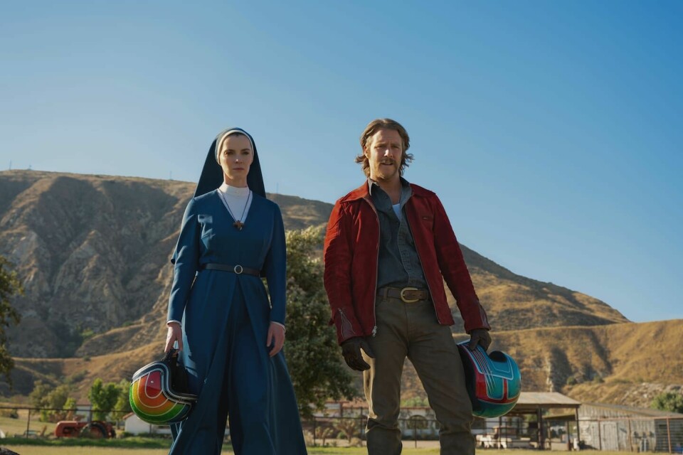 Nonnen Simone (Betty Gilpin) og rodeo-cowboy Wiley (Jake McDorman) finner sammen for å nedkjempe den allmektige algoritmen som har tatt kontroll over menneskeheten. Og kanskje finne den hellige gral på veien. Nonnen Simone (Betty Gilpin) og rodeo-cowboy Wiley (Jake McDorman) finner sammen for å nedkjempe den allmektige algoritmen som har tatt kontroll over menneskeheten. Og kanskje finne den hellige gral på veien.