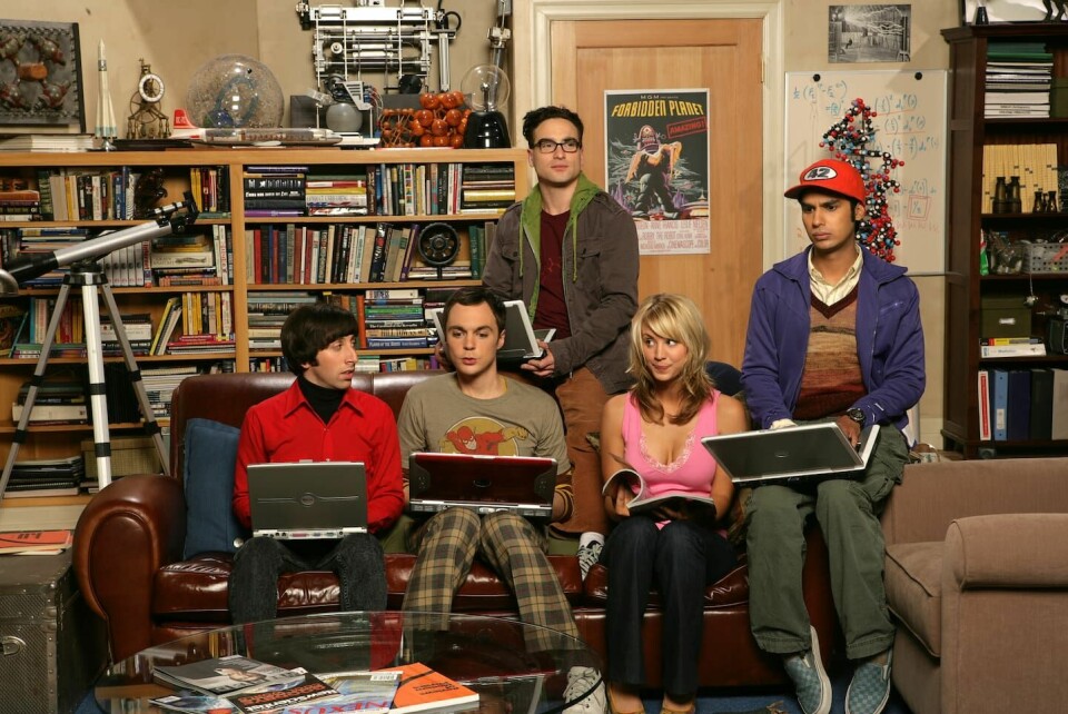 Den opprinnelige gjengen i «Big Bang Theory», en av de siste store amerikanske sitcom-suksessene på vanlig amerikansk TV. Nå på nett med status som en klassiker i sin genre. Den opprinnelige gjengen i «Big Bang Theory», en av de siste store amerikanske sitcom-suksessene på vanlig amerikansk TV. Nå på nett med status som en klassiker i sin genre.