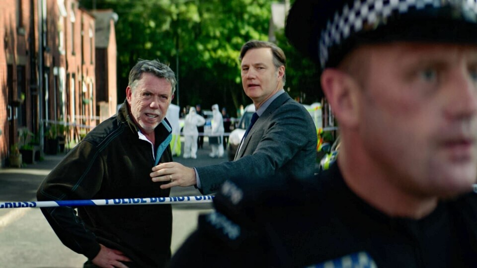 Ian St Clair (David Morrissey) blir sendt for å etterforske i gamle hjemtrakter, og møter et lokalsamfunn som stadig er sterkt preget av gruvearbeiderstreikene nesten førti år tilbake. Ian St Clair (David Morrissey) blir sendt for å etterforske i gamle hjemtrakter, og møter et lokalsamfunn som stadig er sterkt preget av gruvearbeiderstreikene nesten førti år tilbake.