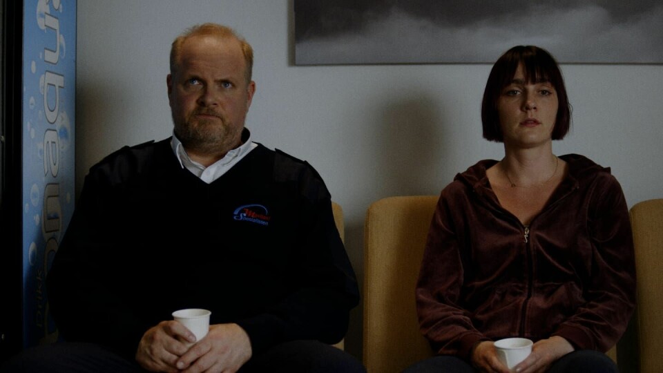 Den svært så stille og forsagte Jan Egil (Steinar Sagen) treffer Nadia (Valentina Alexeeva), og bestemmer seg for å bli helten i sitt eget liv - og i andres også. Den svært så stille og forsagte Jan Egil (Steinar Sagen) treffer Nadia (Valentina Alexeeva), og bestemmer seg for å bli helten i sitt eget liv - og i andres også.