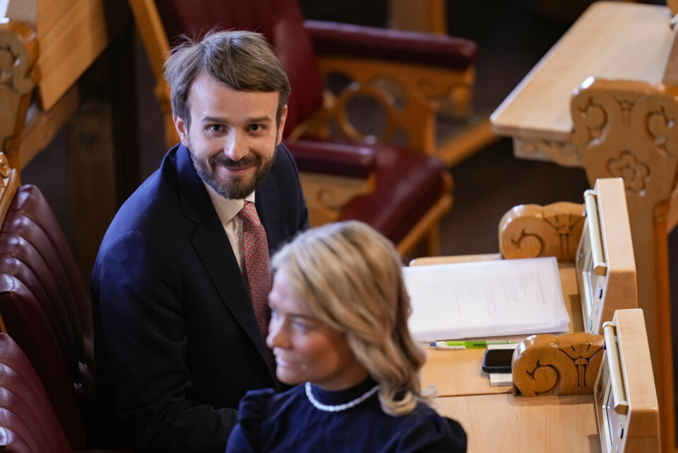 Næringsminister Jan Christian Vestre (Ap) fikk små og store spørsmål om storstilte og gigantiske ord under den muntlige spørretimen på Stortinget onsdag. I forgrunnen: Landbruks- og matminister Sandra Borch (Sp). Næringsminister Jan Christian Vestre og landbruks- og matminister Sandra Borch (Sp) under den muntlige spørretimen på Stortinget.
