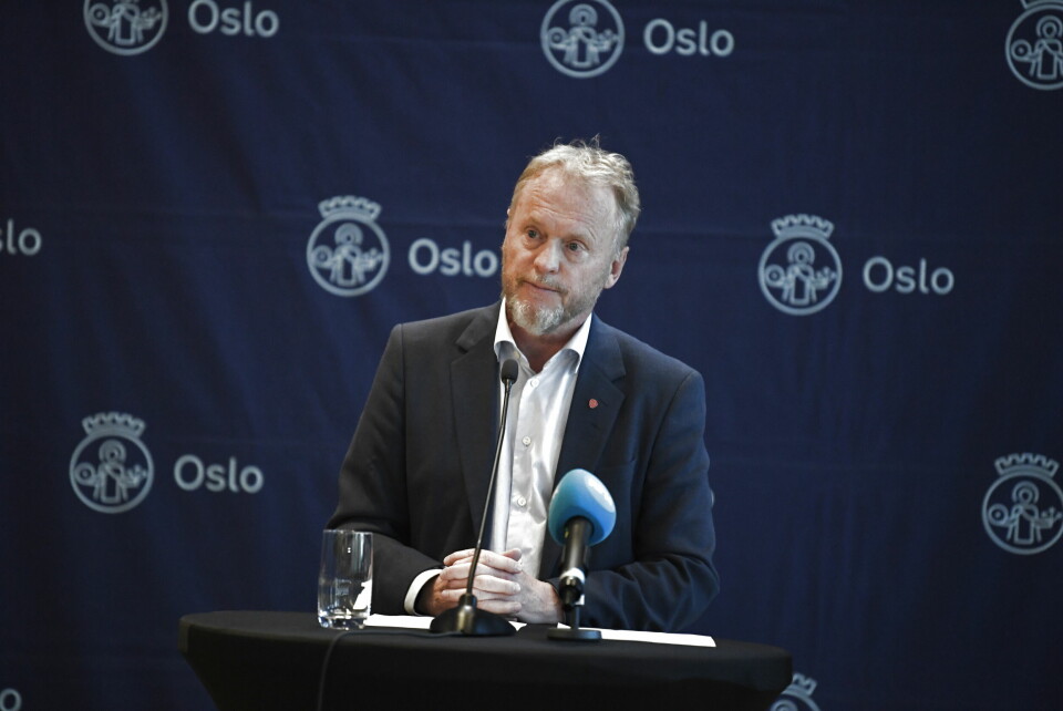 Byrådsleder Raymond Johansen (Ap) under pressekonferansen i Oslo rådhus etter Arbeiderpartiets møte om Fornebubanen. Byrådsleder Raymond Johansen (Ap) møtte pressen i Oslo rådhus etter møte om Fornebubanen. Foto: Annika Byrde / NTB