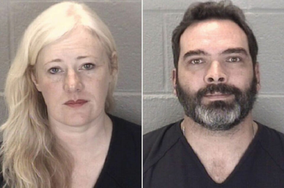 Kristine og Michael Barnett ble pågrepet og siktet for flere tilfeller av barnemishandling og omsorgssvikt. Adoptivforeldrene Kristine og Michael Barnett ble pågrepet og siktet for flere tilfeller av barnemishandling og omsorgssvikt.