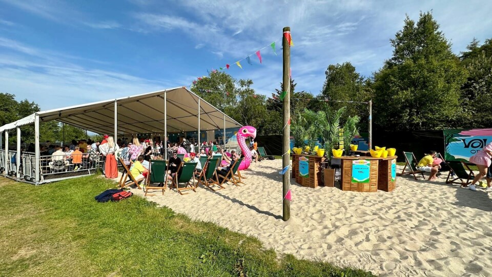 De på VIP-en hadde det lille ekstra, en egen strandbar. De på VIP-en hadde det lille ekstra, en egen strandbar.