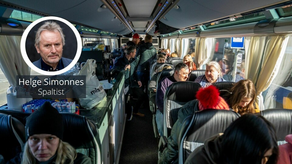 Sett i et lengre perspektiv, er det viktigere at regjeringen ikke behandler private hjelpere som et problem, men som en viktig ressurs i dugnadslandet Norge, skriver Helge Simonnes. Bildekombo til Helges børs- og katedral.
