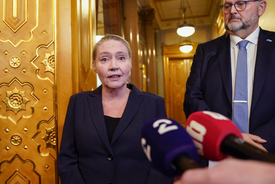 Daværende stortingspresident Eva Kristin Hansen etter et møte med de parlamentariske ledere på Stortinget om pendlerboligsaken. Stortingspresident Eva Kristin Hansen snakker med pressen etter et møte de parlamentariske ledere i Stortinget om pendlersaken. Foto: Torstein Bøe / NTB