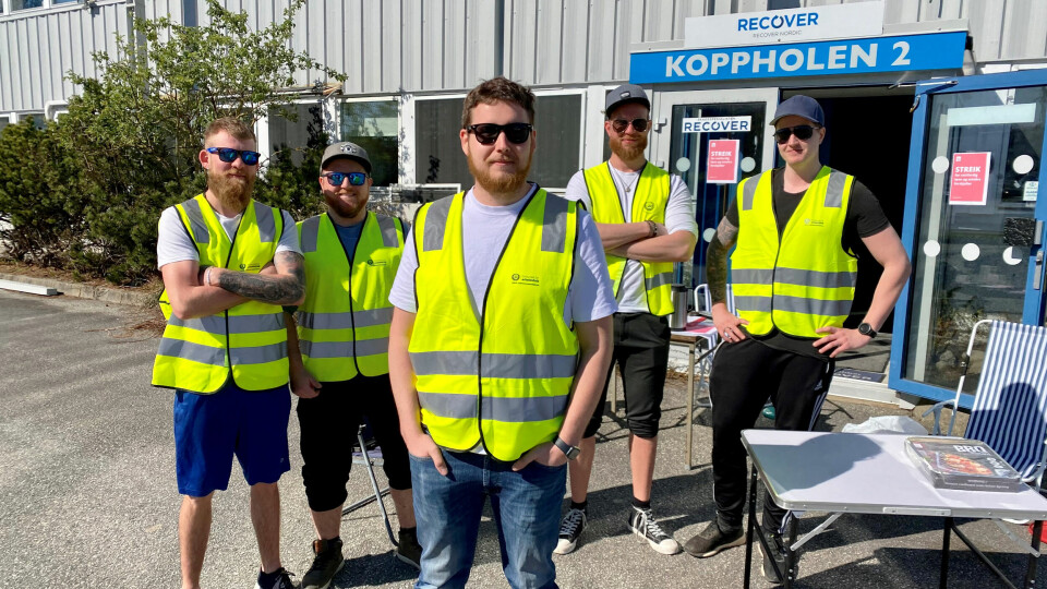 25 ansatte hos Recover ble tatt ut i streik i det første uttaket til LO. Klubbleder Daniel Selnes (i front) og hans kolleger Christopher Haukland, Kevin Mestveit, Tarjei Nevestveit og Eirik Voll Gabrielsen er lei av å gå ned i reallønn år etter år. 25 ansatte hos Recover ble tatt ut i streik i det første uttaket til LO. Klubbleder Daniel Selnes (i front) og hans kolleger Christopher Haukland, Kevin Mestveit, Tarjei Nevestveit og Eirik Voll Gabrielsen er lei av å gå ned i reallønn år etter år.