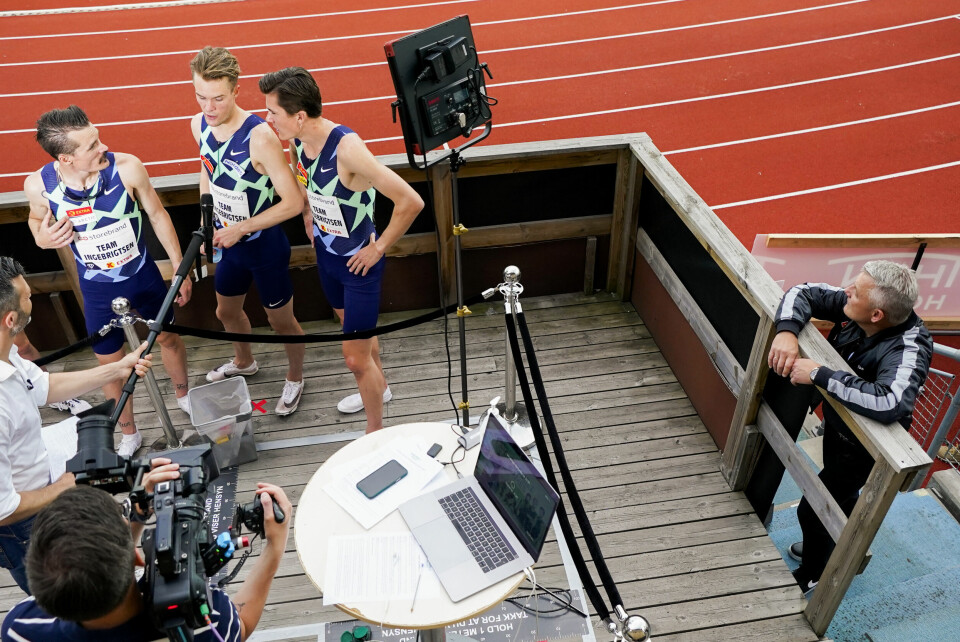 Henrik, Filip og Jakob Ingebrigtsen under Impossible Games 2020 på Bislett, da de alle løp for Team Ingebrigtsen ledet av Gjert Ingebrigtsen (t h). Nå har det brutt med trenerpappaen, som er tiltalt for mishandling. Henrik, Filip og Jakob Ingebrigtsen under Impossible Games 2020 på Bislett, da de alle løp for Team Ingebrigtsen ledet av Gjert Ingebrigtsen (t h). Nå har det brutt med trenerpappaen, som er tiltalt for mishandling. Foto: Vidar Ruud / NTB