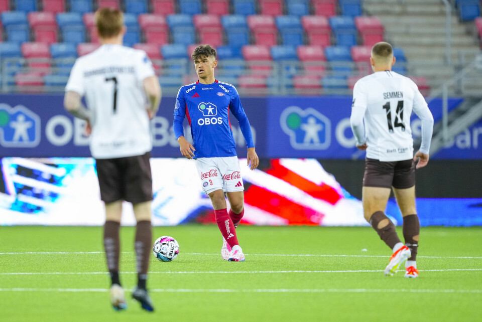 Vålerengas Aleksander Hammer Kjelsen selges til Aalesund. Vålerengas 18 år gamle Aleksander Hammer Kjelsen i aksjon mot Mjøndalen 2. oktober. Fredag spilte han 90 minutter mot Stabæk.