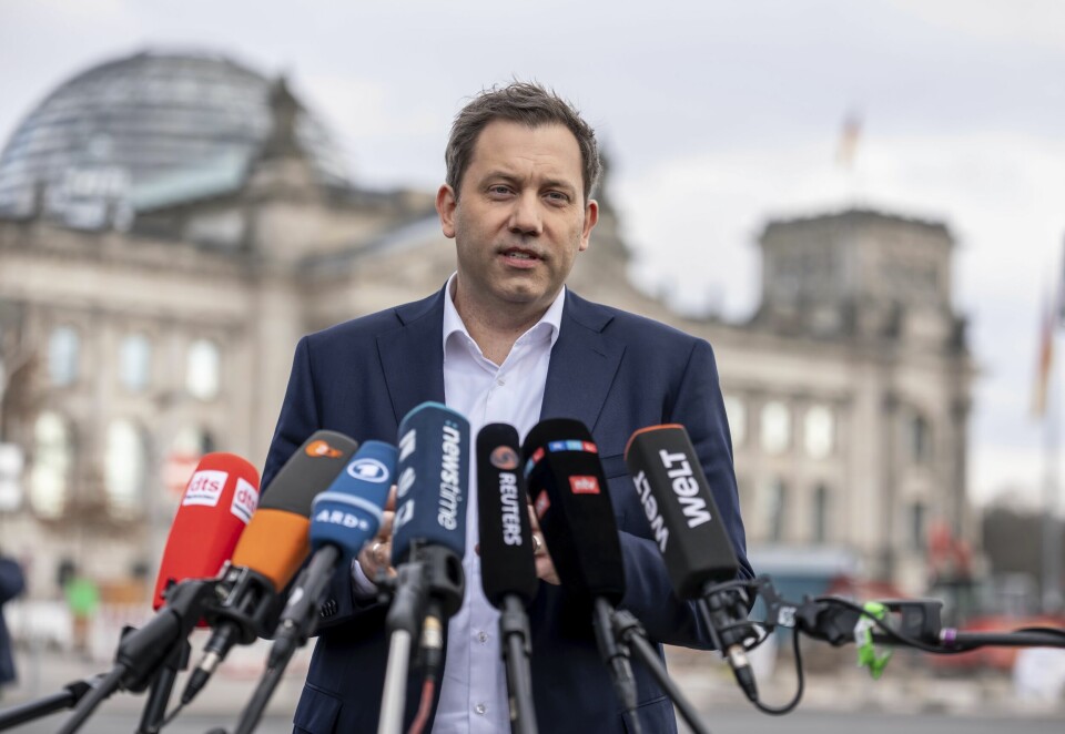 Tysklands påtroppende finansminister Lars Klingbeil sier den nye tyske regjeringen vil vurdere et forbud mot AfD. Tysklands påtroppende finansminister Lars Klingbeil sier den nye tyske regjeringen vil vurdere et forbud mot AfD. Foto: Michael Kappeler / AP / NTB
