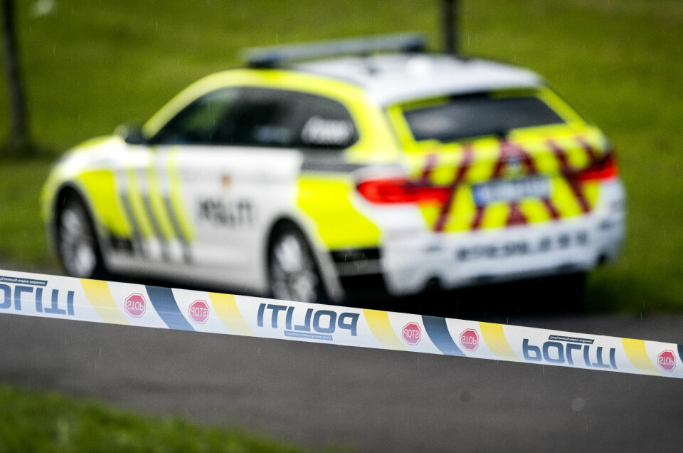 Illustrasjonsfoto Illustrasjonsbildet viser en politibil og et sperrebånd.