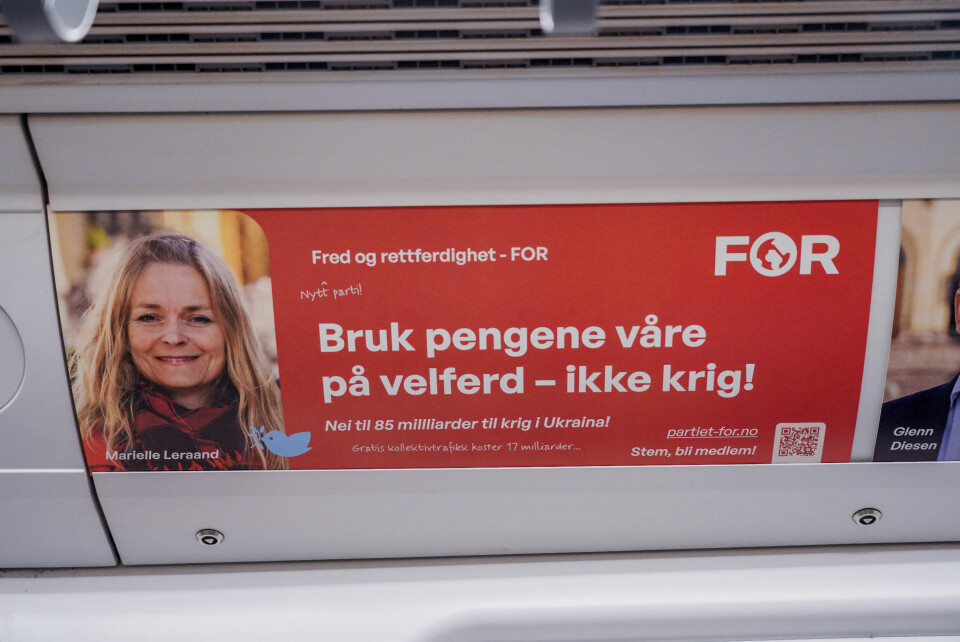 Reklameplakater til partiet Fred og rettferdighet på T-banen i Oslo. Partiet har avsluttet kampanjen og har foreløpig ikke ønsket å oppgi hvem som har finansiert kampanjen. Reklameplakater til partiet Fred og rettferdighet (For) på T-banen i Oslo. Foto: Ole Berg-Rusten / NTB