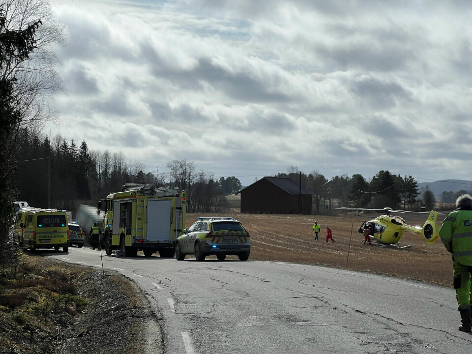 En mann i 50-årene er bekreftet omkommet etter at en traktor veltet i Marker kommune i Østfold tirsdag formiddag. En mann i 50-årene er bekreftet omkommet etter at en traktor veltet i Marker kommune i Østfold tirsdag formiddag. Foto: Sigmund Heed / NTB
