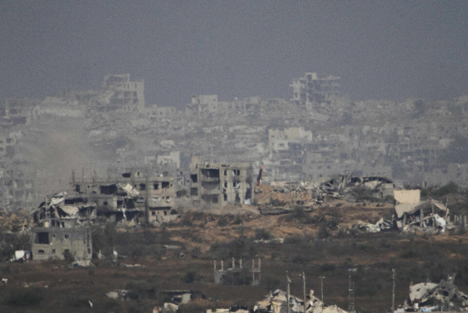 Israelske stridsvogner manøvrerer inne i Gaza mandag. Israelske stridsvogner manøvrerer inne i Gaza mandag. Foto: Ariel Schalit / AP / NTB