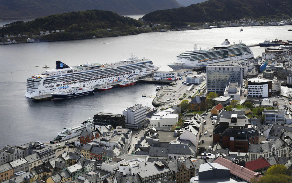 Stortinget innfører skatt for cruiseturister. Cruiseskip i Ålesund. Bildet er tatt i 2016. Foto: Halvard Alvik / NTB