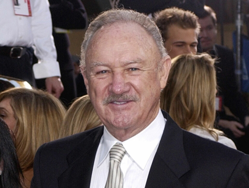 Skuespiller Gene Hackman. Dette bildet er fra 2003. FILE - This Jan. 19, 2003 file photo shows actor Gene Hackman at the 60th Annual Golden Globe Awards in Beverly Hills, Calif. A New Mexico police report says Gene Hackman had given clothes, money and rides to a homeless man he slapped this week after the man became aggressive toward the Oscar-winning actor and his wife. The Santa Fe New Mexican reports Hackman and his wife told officers they had helped 63-year-old Bruce Becker for several years. The Santa Fe police report says Hackman rebuffed Becker when he approached them Tuesday, Oct. 30, 2012, and told him to get a job. Police say Hackman acted in self-defense and no charges have been filed. (AP Photo/Mark J. Terrill, file)