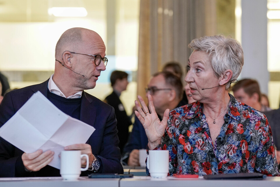 Det er amper stemning mellom NHO og LO om dagen. Bildet er av NHO-direktøren Ole Erik Almlid og LO-leder Peggy Hessen Følsvik og ble tatt i fjor. Det er amper stemning mellom NHO og LO om dagen. Bildet er av NHO-direktøren Ole Erik Almlid og LO-leder Peggy Hessen Følsvik og ble tatt i fjor. Foto: Fredrik Varfjell / NTB