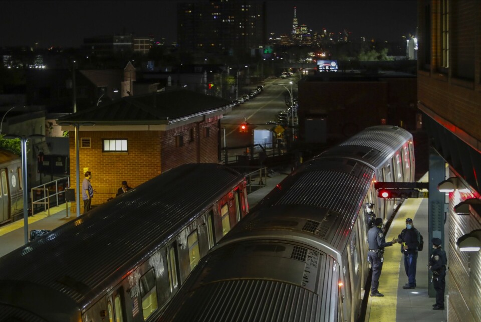 Bildet er tatt i mai 2020 på T-banestoppet Coney Island Stillwell Avenue i Brooklyn i New York, samme stoppet som hendelsen skjedde sist søndag. Arkivfoto. Bildet er tatt i mai 2020 på T-banestoppet Coney Island Stillwell Avenue i Brooklyn i New York, samme stoppet som hendelsen skjedde søndag. Arkivfoto: Frank Franklin II / AP / NTB