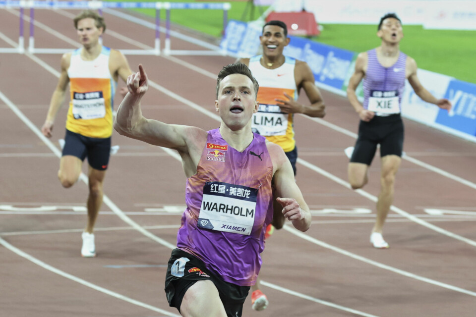 Karsten Warholm avbildet som vinner på 300 meter hekk i Diamond League-åpningen i Xiamen. Lørdag tok han en ny DL-seier. Karsten Warholm avbildet som vinner på 300 meter hekk i Diamond League-åpningen i Xiamen. Lørdag tok han en ny DL-seier. Foto: Chinatopix / AP / NTB